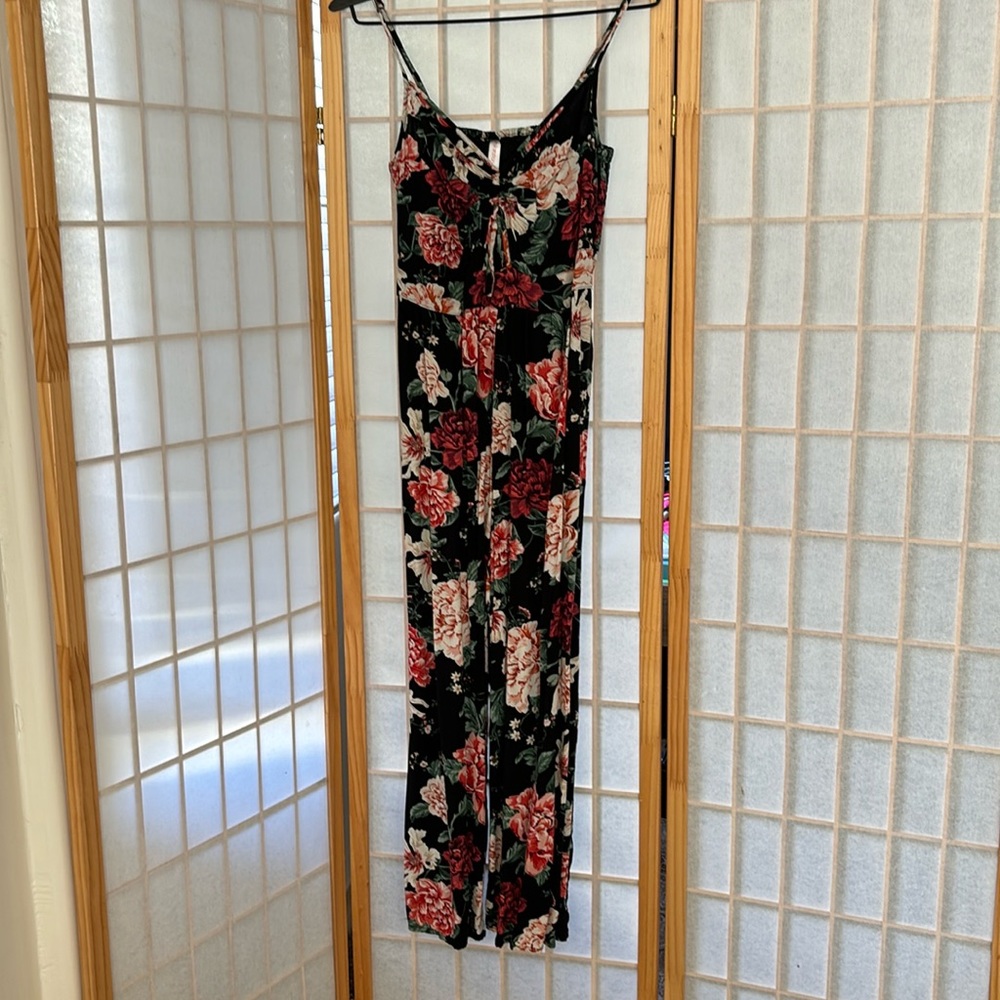 XHILARATION FLORAL JUMPER SIZE SMALL